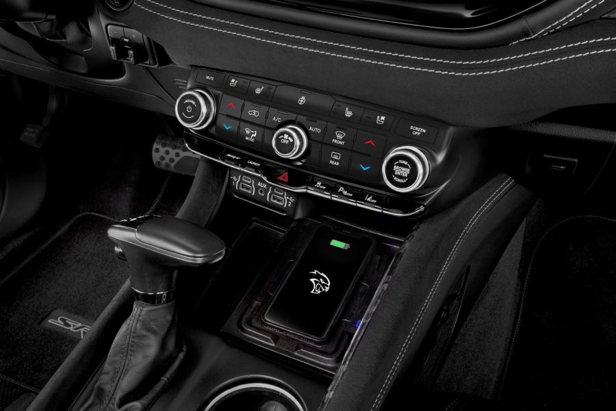 Детали интерьера Dodge Durango SRT Hellcat (WD) 2021 года  (фото 57 из 69)